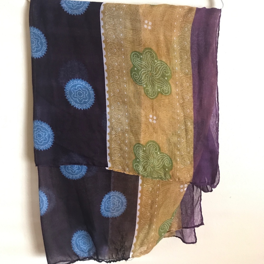 Patterned scarf! - Picture 2 of 3